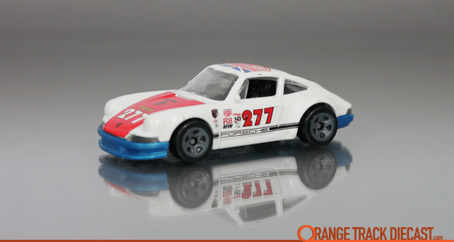 おもちゃ Hot Wheels Porsche GT3 1:18 Hot Wheels Gold Edition Silver Porsche GT3 1:18 Scale Mattel