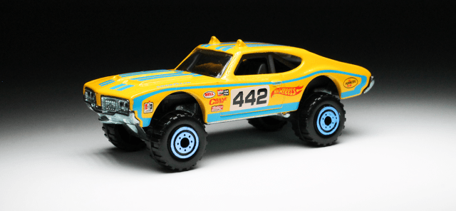 70-olds-442-13-flying-customs-