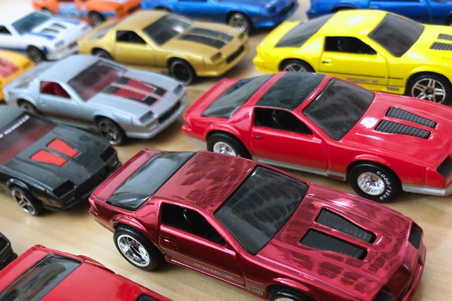 Hot Wheels '85 Chevrolet Camaro IROC-Z, Muscle Mania 1/10 - rosso
