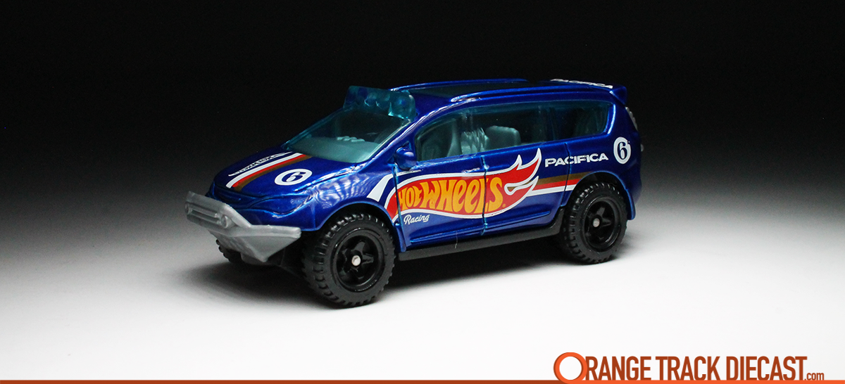 HW Race Team (2019 New Model): CHRYSLER PACIFICA – ORANGE TRACK DIECAST